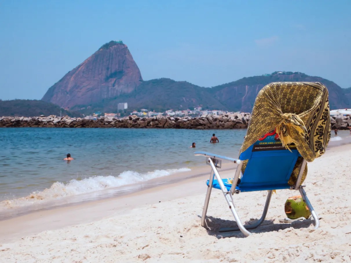 No 1º dia de verão, governo finalmente entrega posto da Prainha da Glória