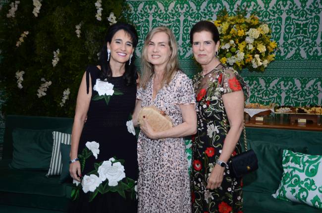 A ANIVERSARIANTE MATHILDE CAMPOS DA SILVA COM AS IRMÃS TECA E ANA TERESA ANDRADE RAMOS-DSC_3040