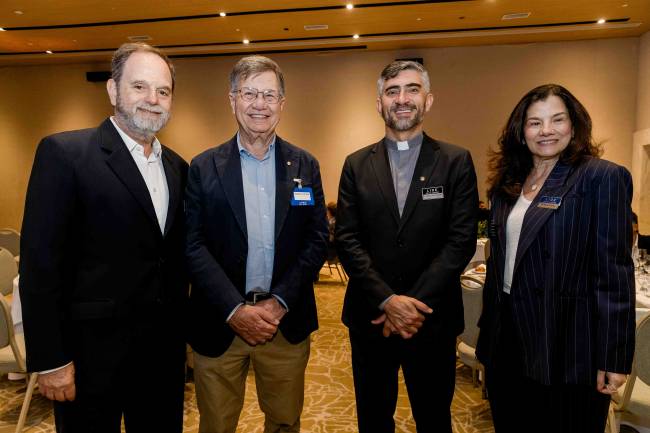 David Zylbersztajn, Marcelo Gattass, Padre Anderson, e Patricia Pradal_2975