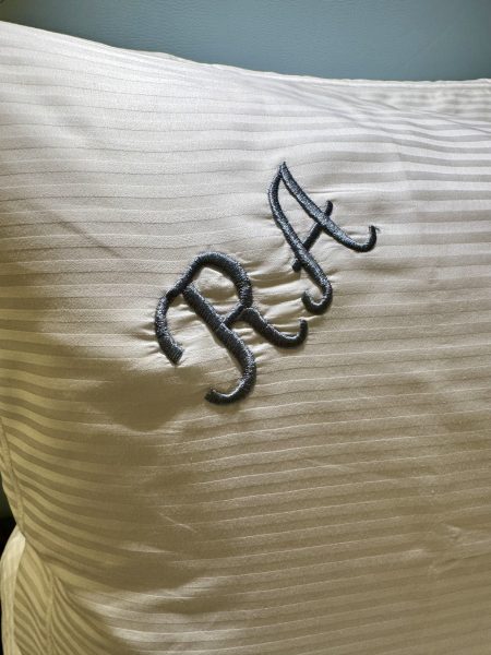 detalhe fronha peninsula beverly hills