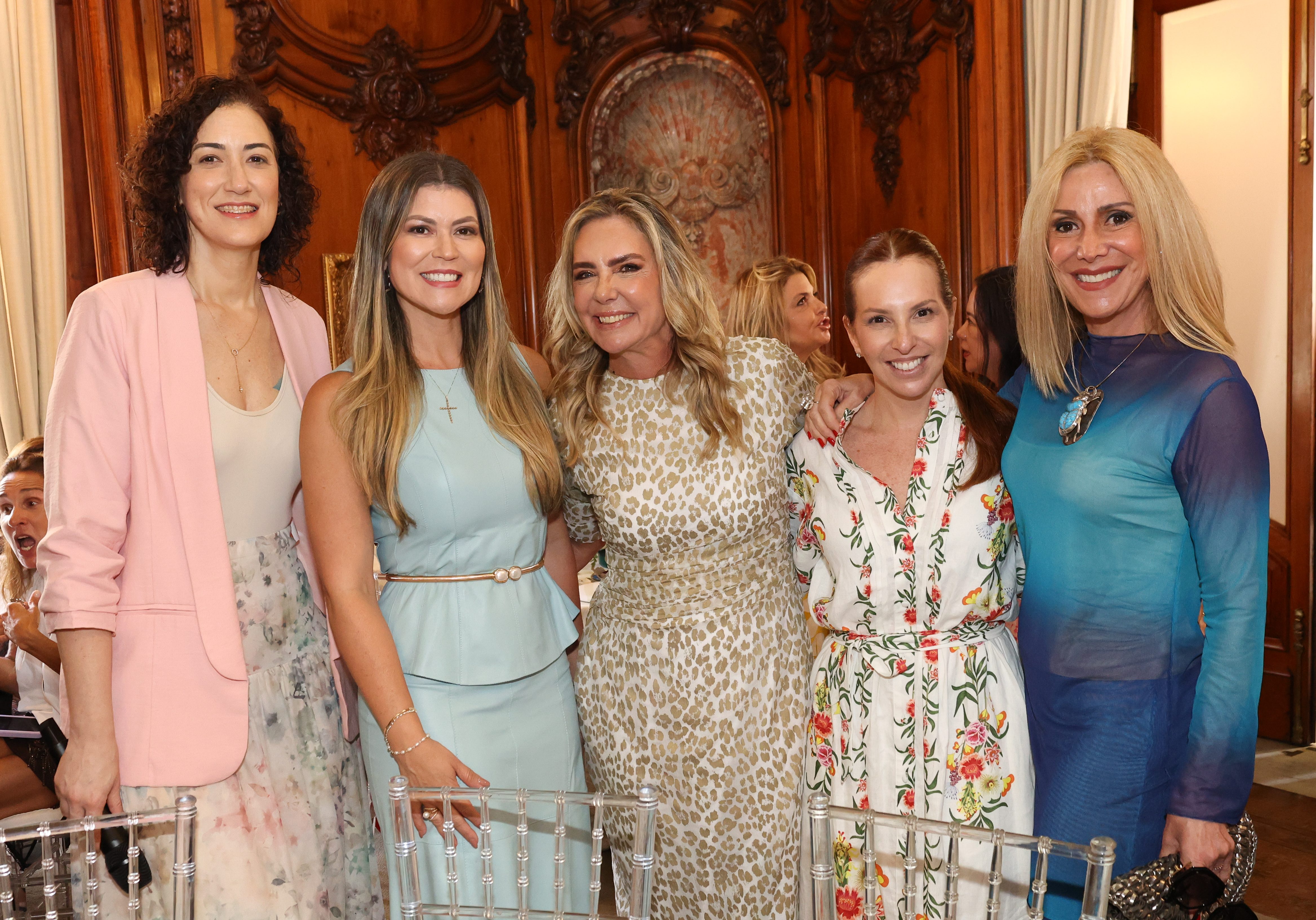As embaixadoras Paola Figueiredo, Analie Castro, Marcia Veríssimo, Tatiana Binato e Isabela Francisco