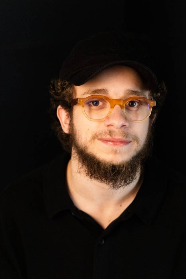 Criador e Criatura: Fenômeno das redes, Pedro Vinicio estreia mostra no Rio