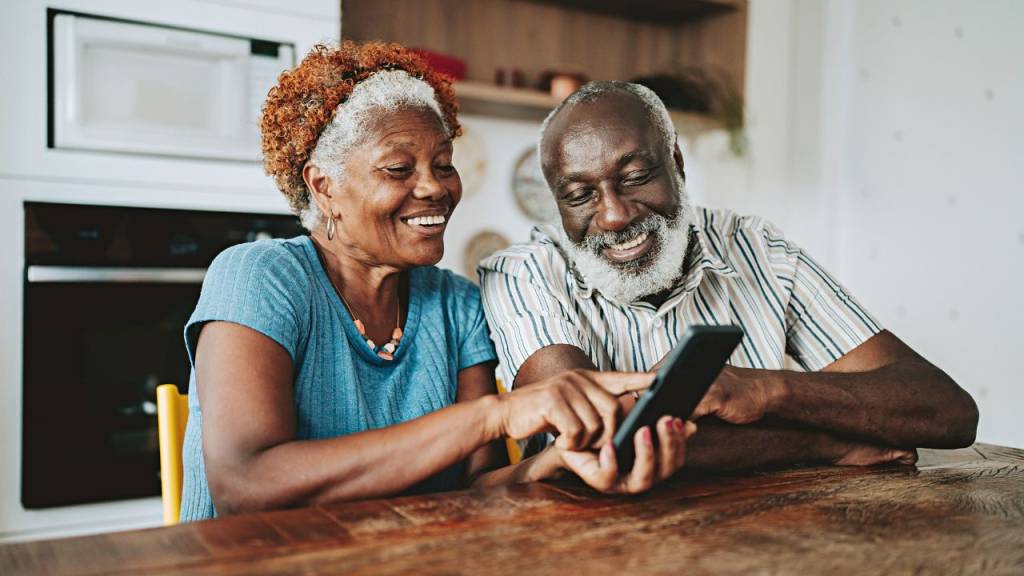 Como o raciocínio lógico e cursos de idiomas podem ser aliados dos idosos