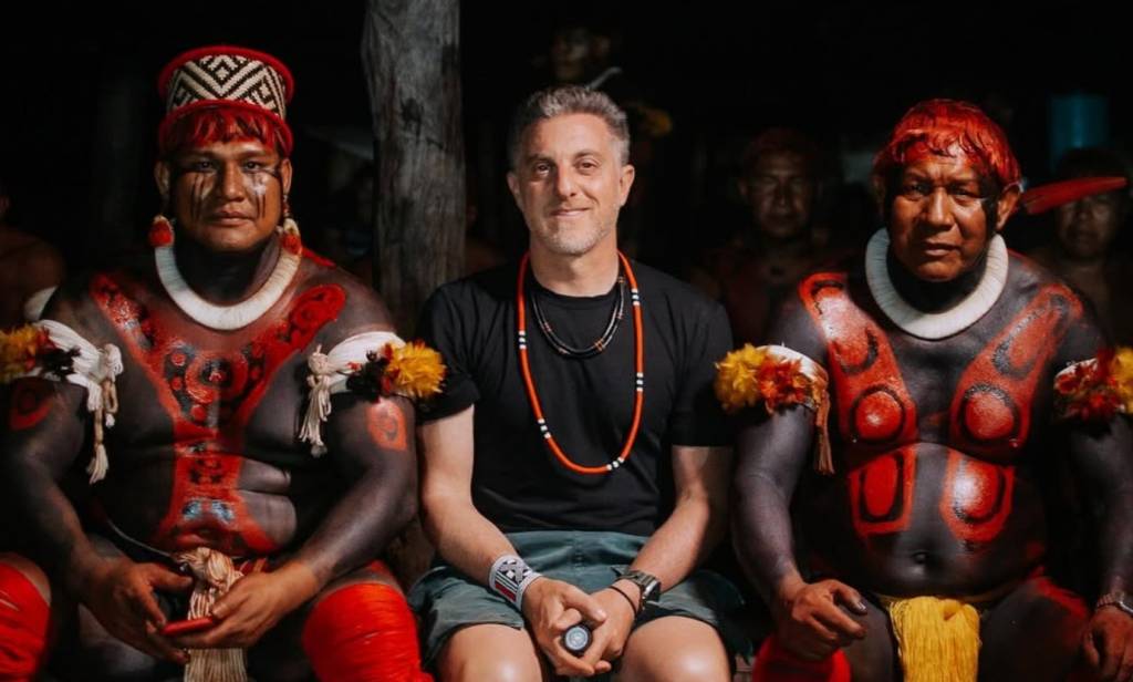 Luciano Huck fala sobre polêmico vídeo com indígenas