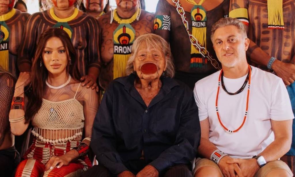 Vídeo de Luciano Huck dando ordens para indígenas gera polêmica