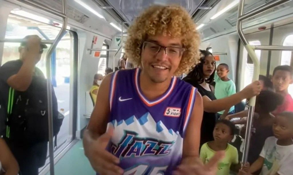 Quem é MC Estudante, preso por descumprir medida protetiva contra a ex