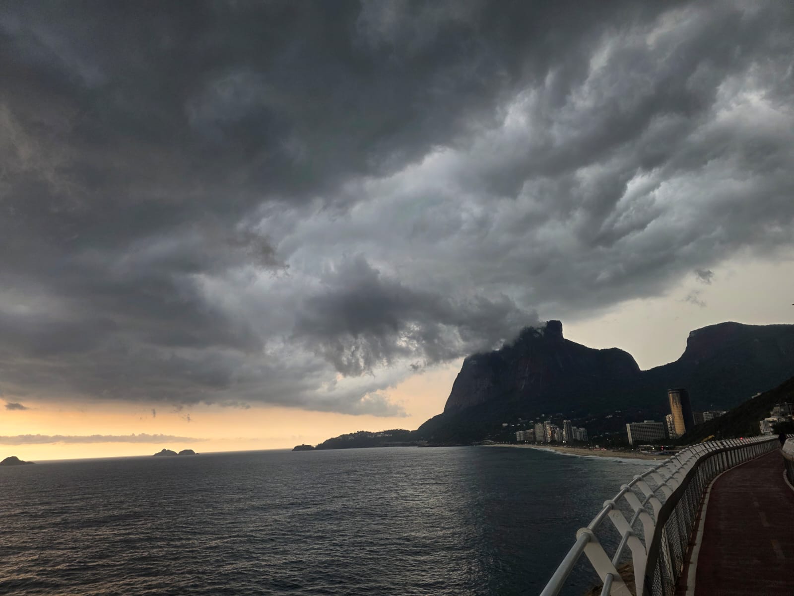 Ipanema e Leblon sem luz por 50 min: a luz vai embora, o pânico chega 