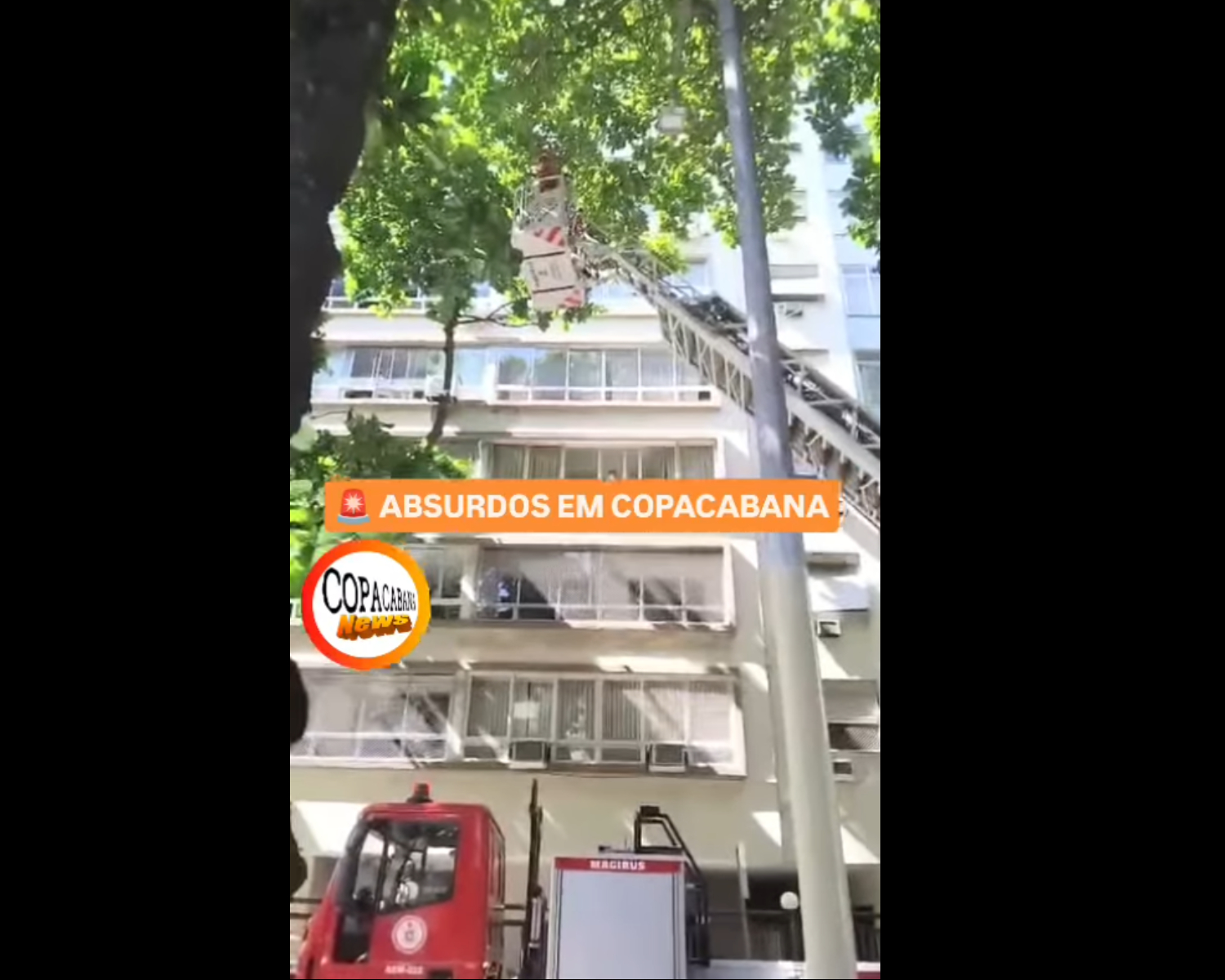 Morador arremessa porta de um prédio em Copa. Que tal?