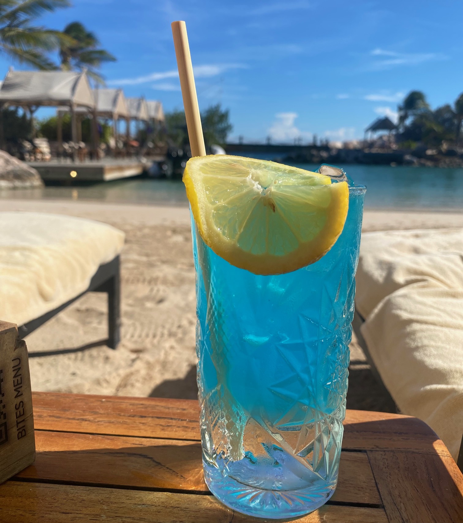 Tudo azul: sabor caribenho em ilha paradisíaca