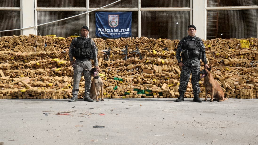 Daria quantos baseados em 48 toneladas? Só carioca pra pensar nisso