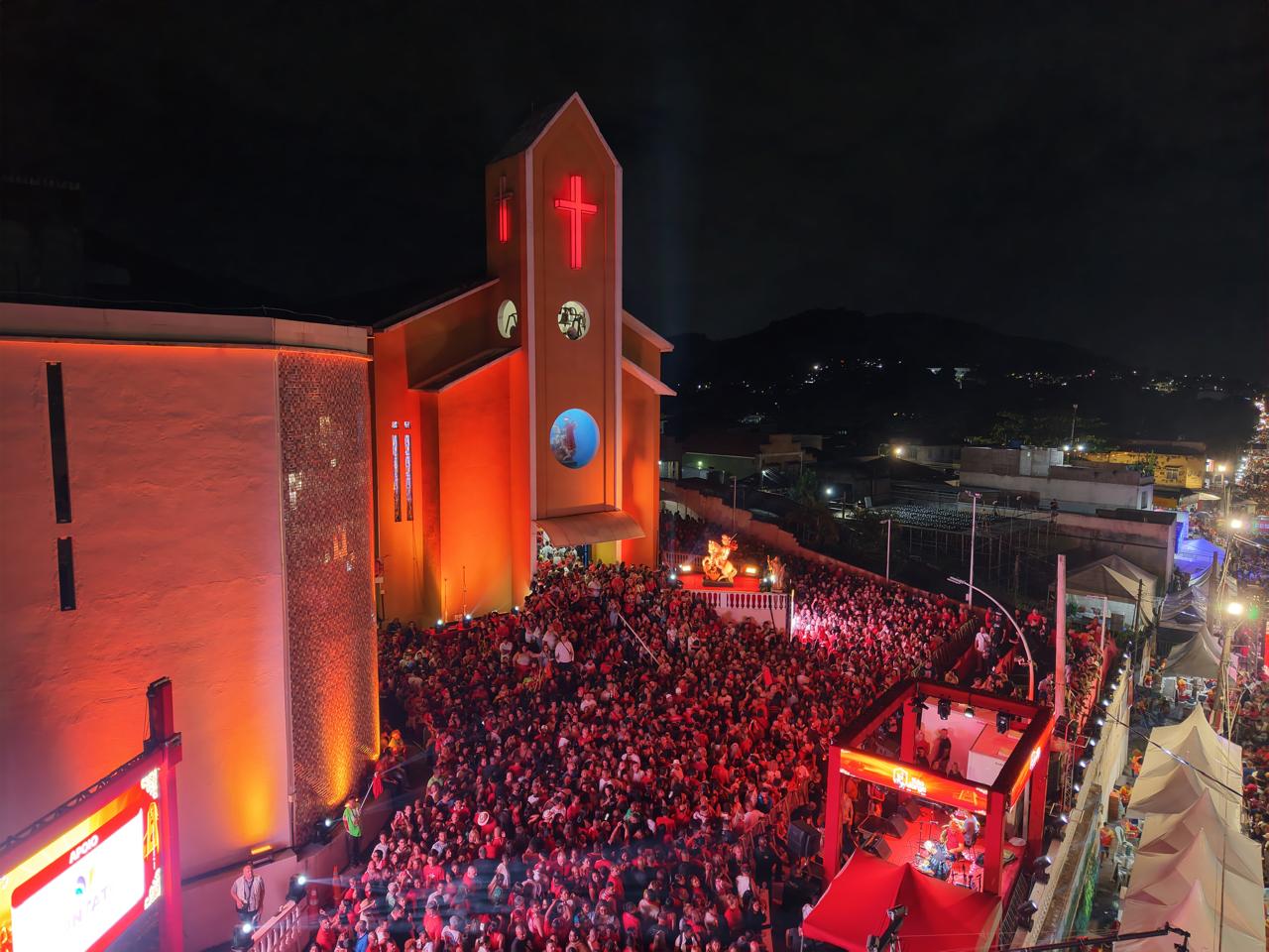 Fé, festa e confusão: o outro lado da Alvorada de São Jorge
