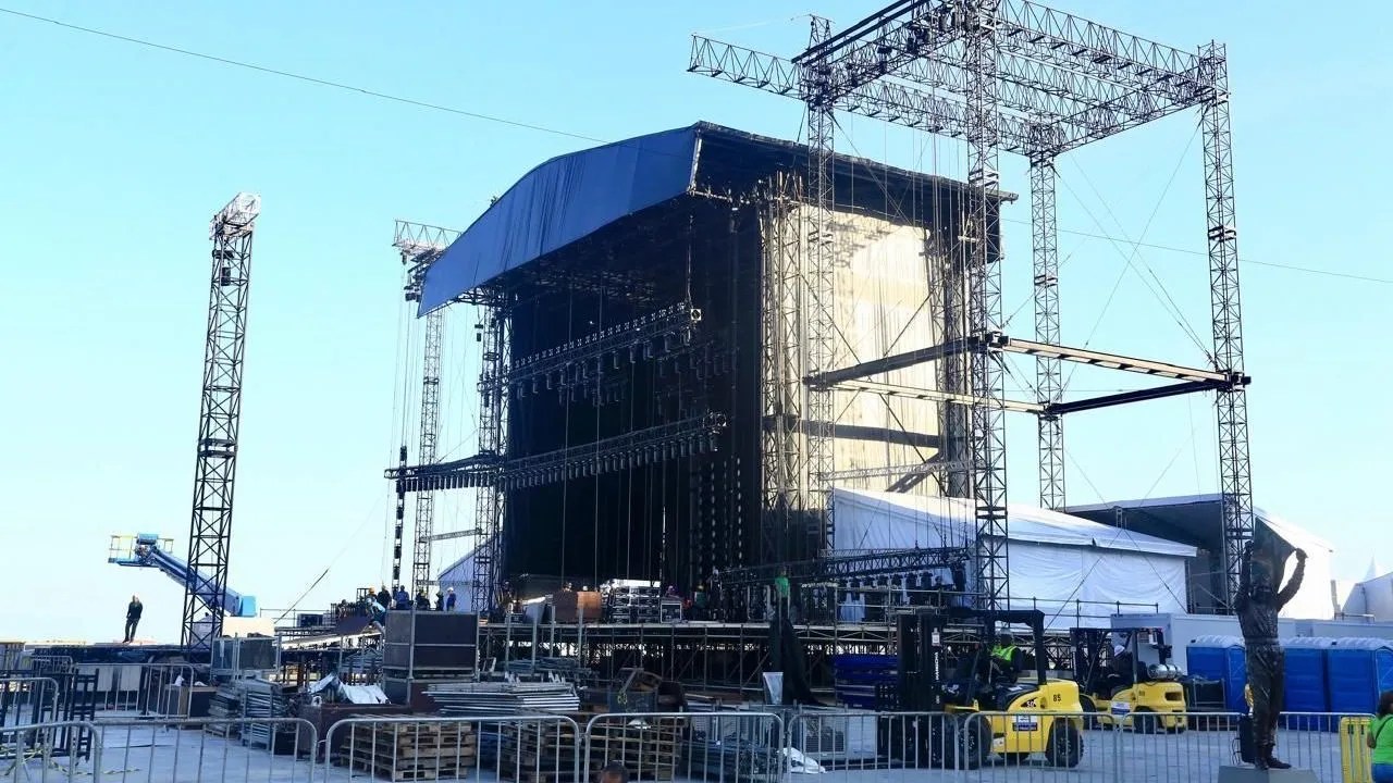 CREA-RJ vai multar a empresa responsável pelo palco do show de Shakira