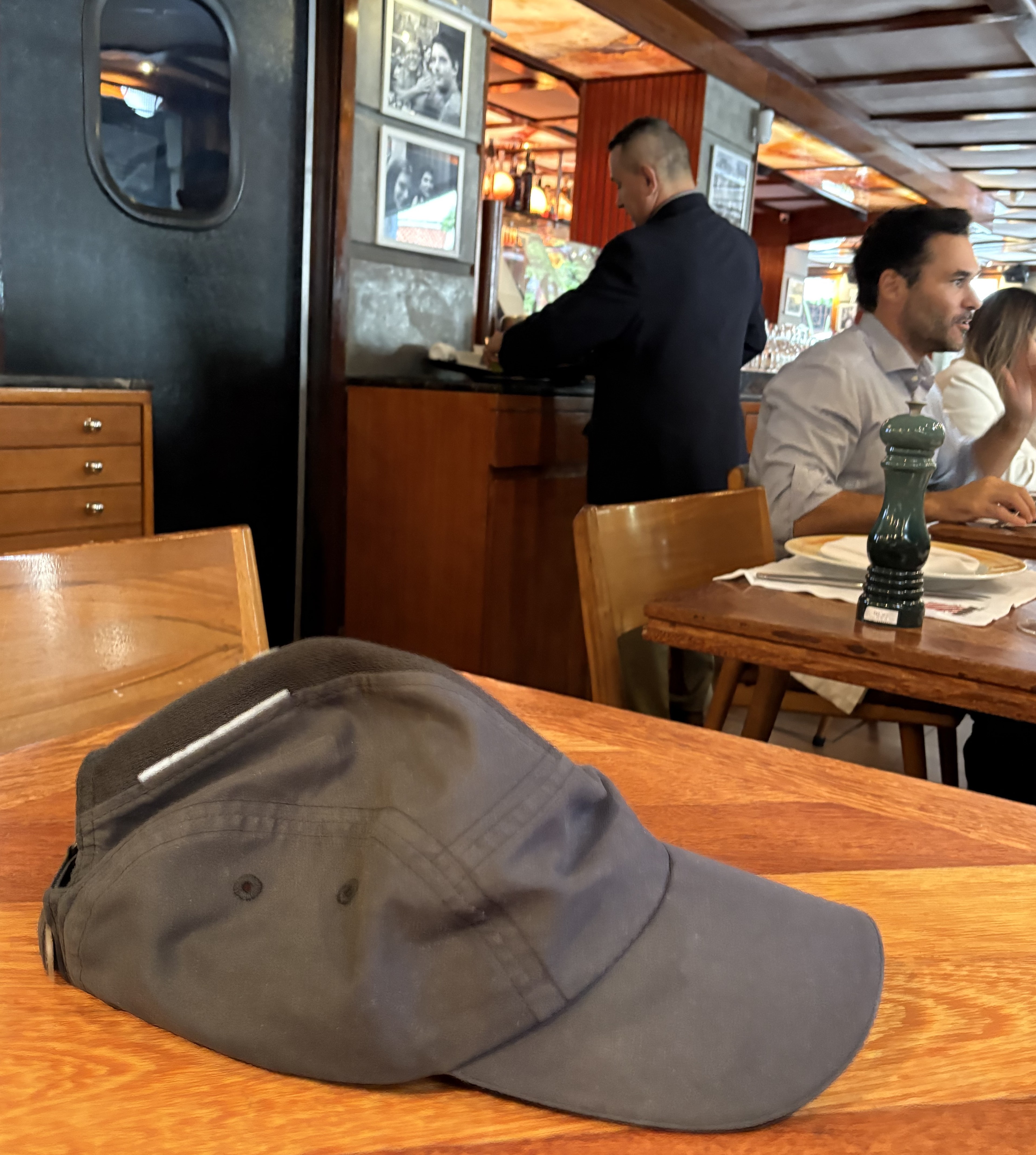 O “código do boné” em alguns restaurantes cariocas