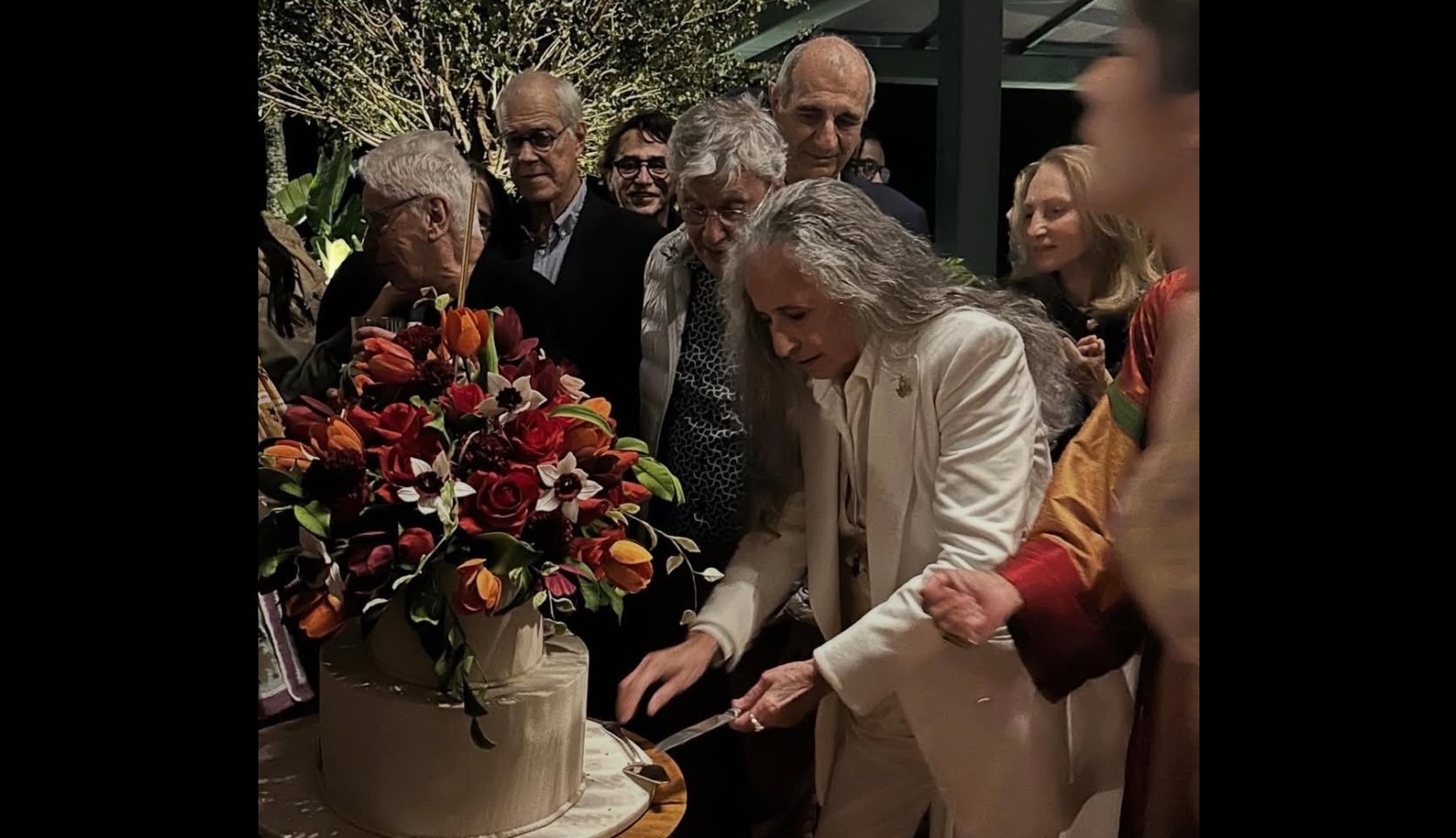 Da festa de Bethânia que dá pra ser copiado (vídeo da hora da Ave Maria)