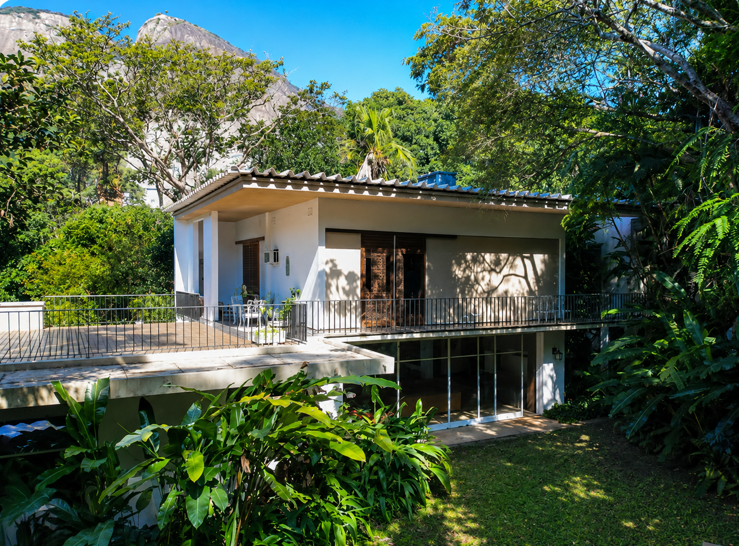 Dessas “joias” escondidas no Rio: mostra em casa modernista na Gávea