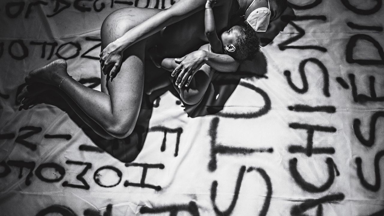 Humanidades _Dootie Montinard e Christelle Montinard, mãe e filha haitianas refugiadas no Rio de Janeiro. Foto Joao Roberto Ripper.jpg