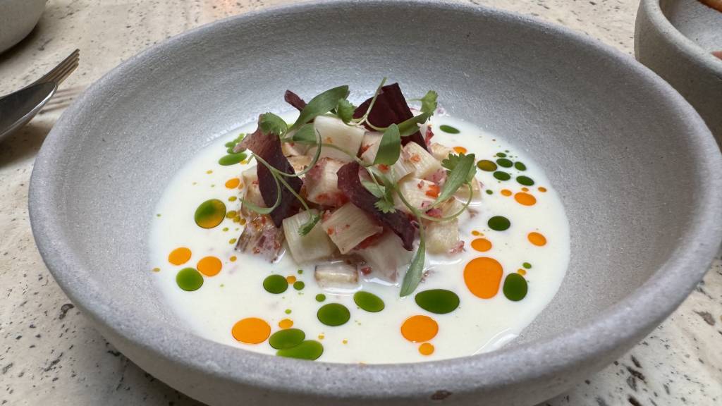 Peixe do dia é uma das opções do novo menu do Emile