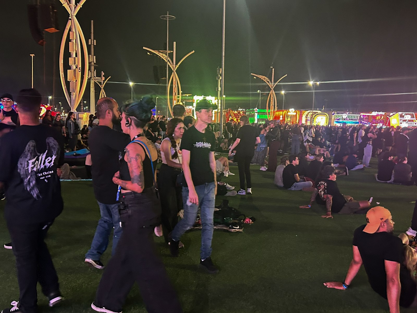 O gramado do Rock in Rio ficou preto. Mas estamos falando de looks