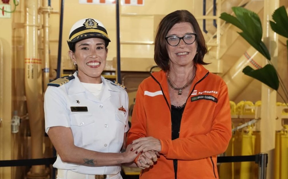 Magda Chambriard: batismo do Starnav Elektra, tripulado só por mulheres