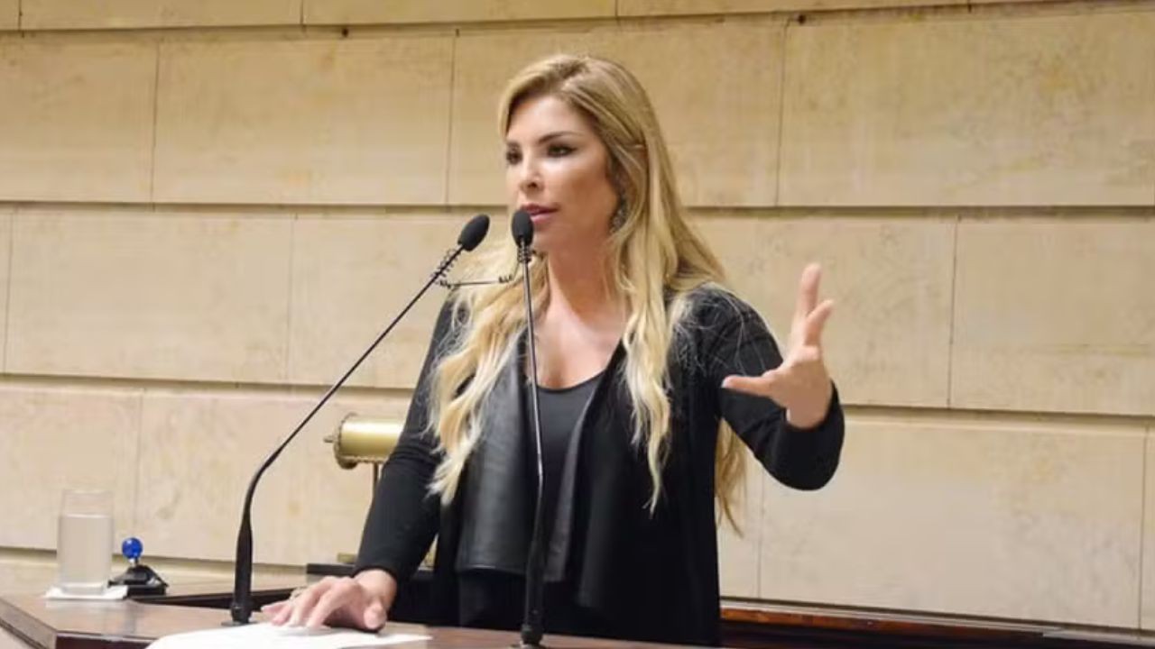 Por que Veronica Costa, a mãe loira do funk, está foragida da Justiça