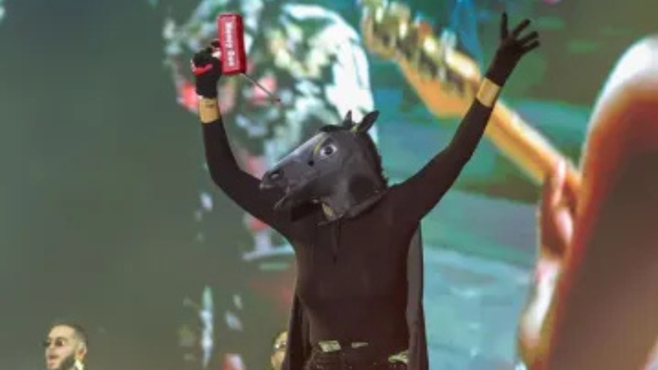 Dark Horse ‘invade’ palco de Daniela Mercury, Gilsons e Olodum; veja vídeo