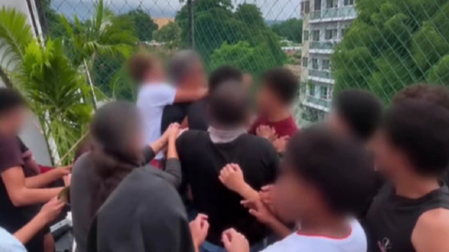 Professor de educação física é agredido por alunos em escola na Taquara