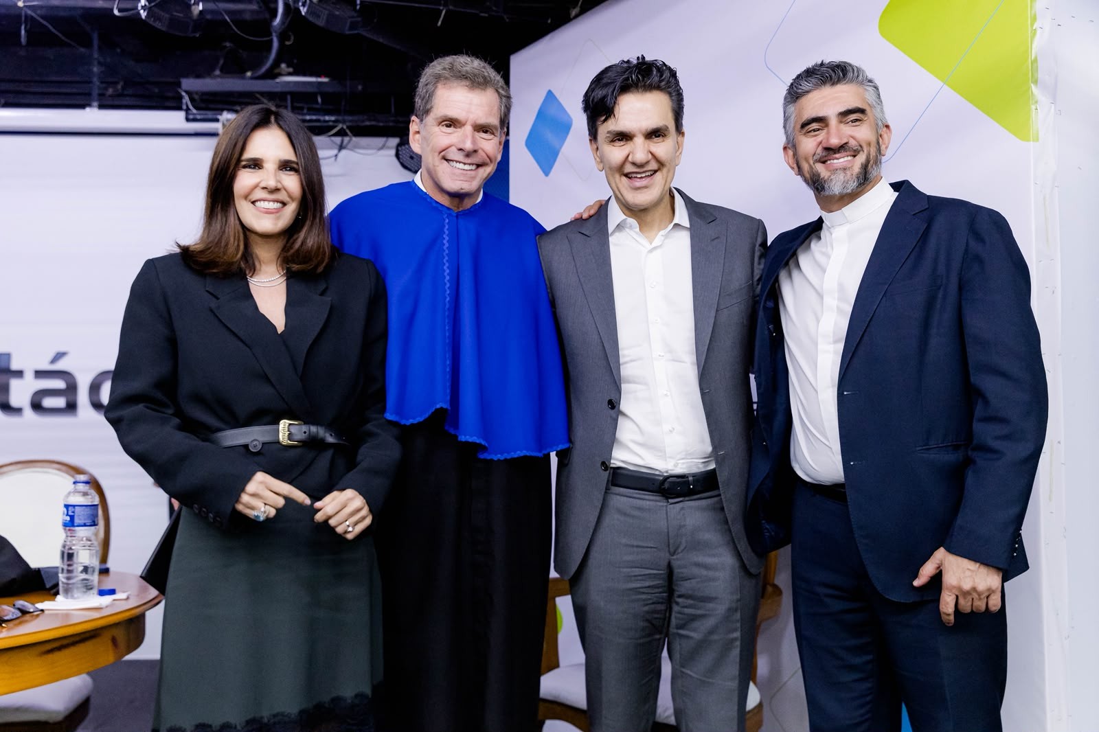 Accioly ganha Honoris Causa da Estácio: “Agora sou doutor!”
