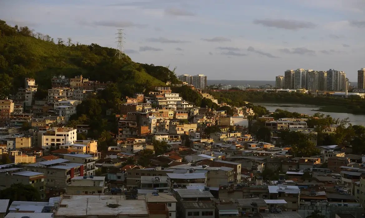 Pós-debate: quantos pesquisaram o que é milícia?